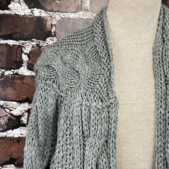 BLAYDE Sweater Cardigan NWT Chunky Cable Knit Gray Waterfall Wool Size Small - Picture 3 of 12